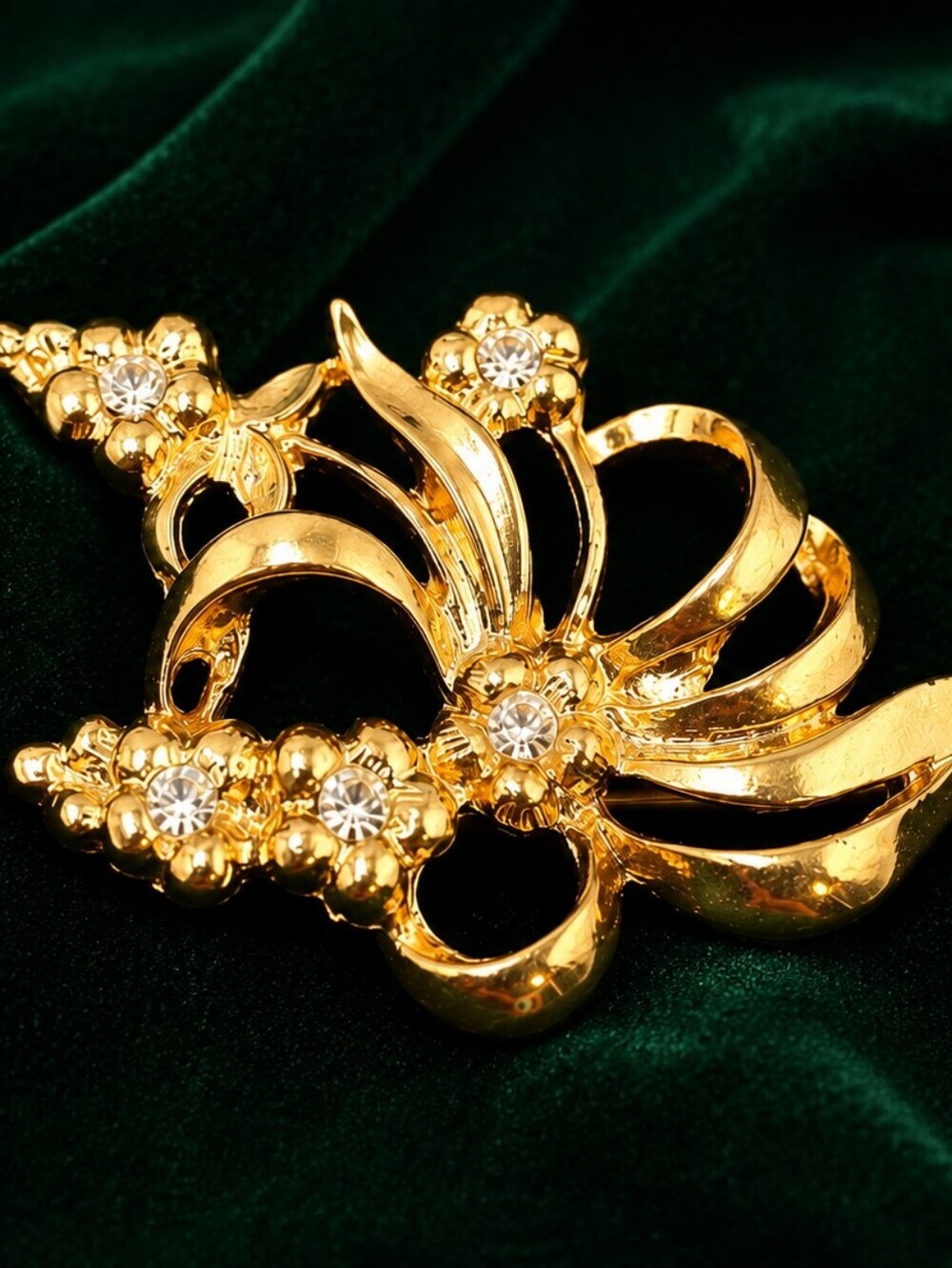 Vintage Gold Tone Floral Rhinestone Brooch